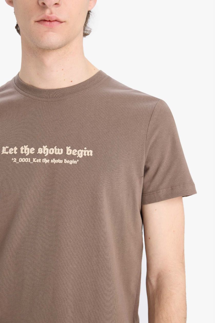 Erkek Açık Kahve %100 Pamuk Slim Fit Dar Kesim Bisiklet Yaka Baskılı Kısa Kollu Tişört