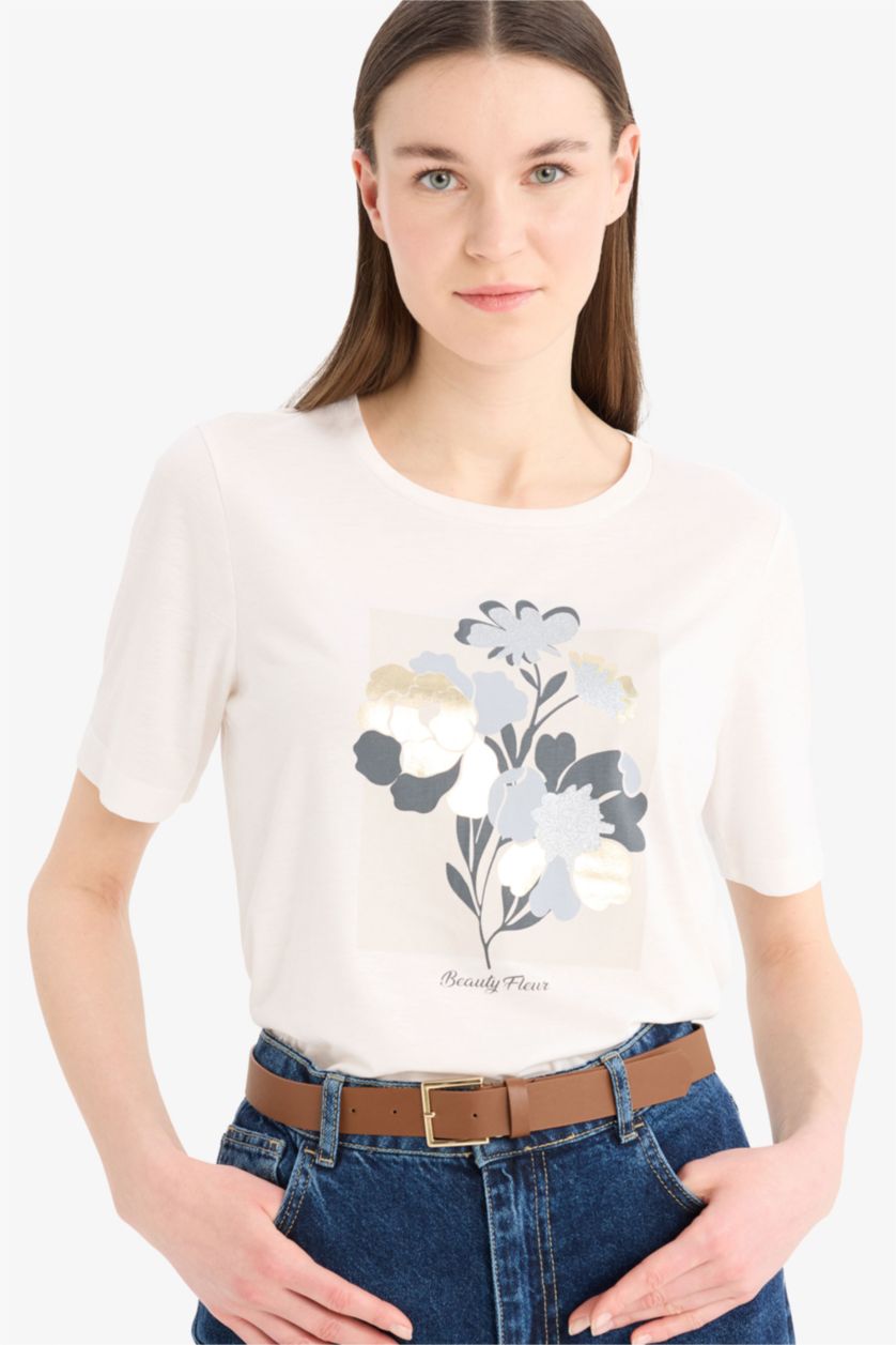 نساء بيج فاتح تيشيرت نص كم قصة مريحة برقبة مستديرة