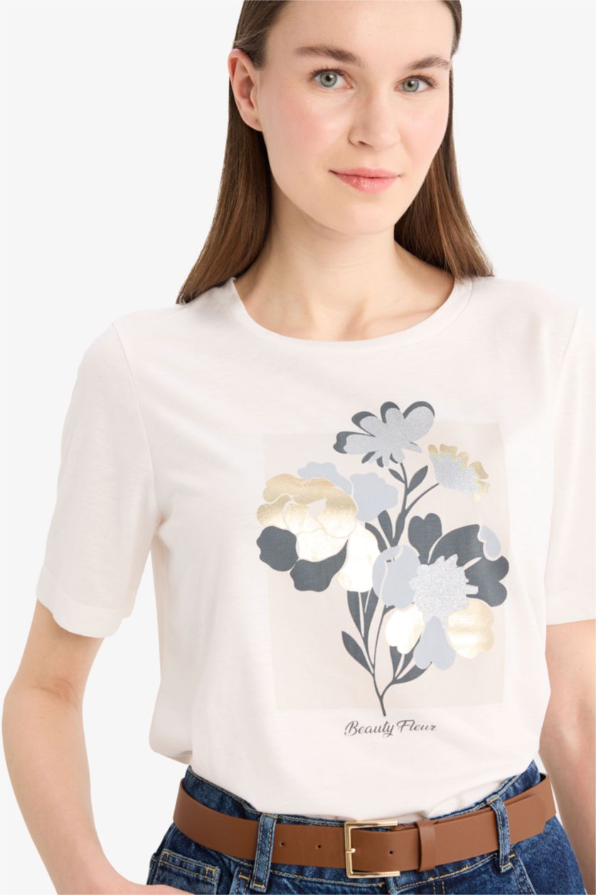 نساء بيج فاتح تيشيرت نص كم قصة مريحة برقبة مستديرة