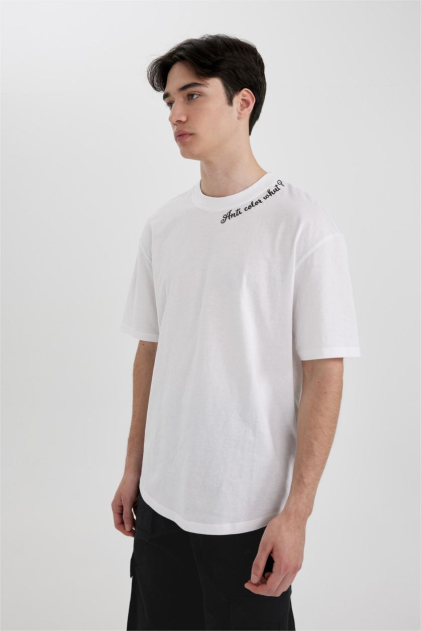 Erkek Beyaz Boxy Fit Bisiklet Yaka Yaka Baskılı Baskılı Kısa Kollu Tişört