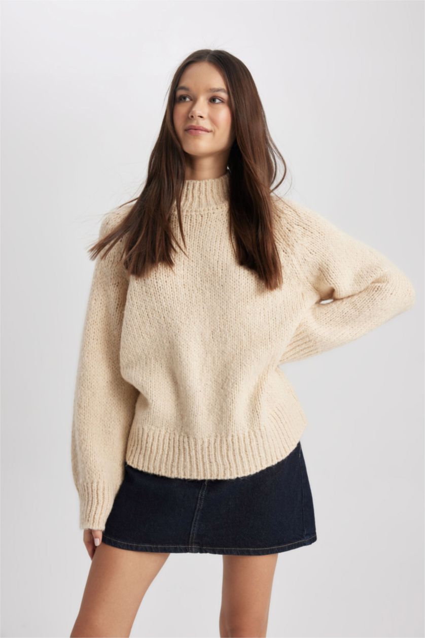 Woman Ecru Oversize Fit Crew Neck Pullover