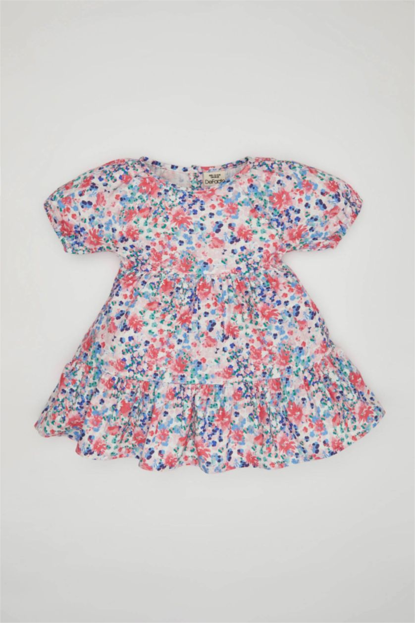 طفلة صغيرة بيج فاتح فستان بناتي ذو مظهر كتاني قصة عادية نص كم