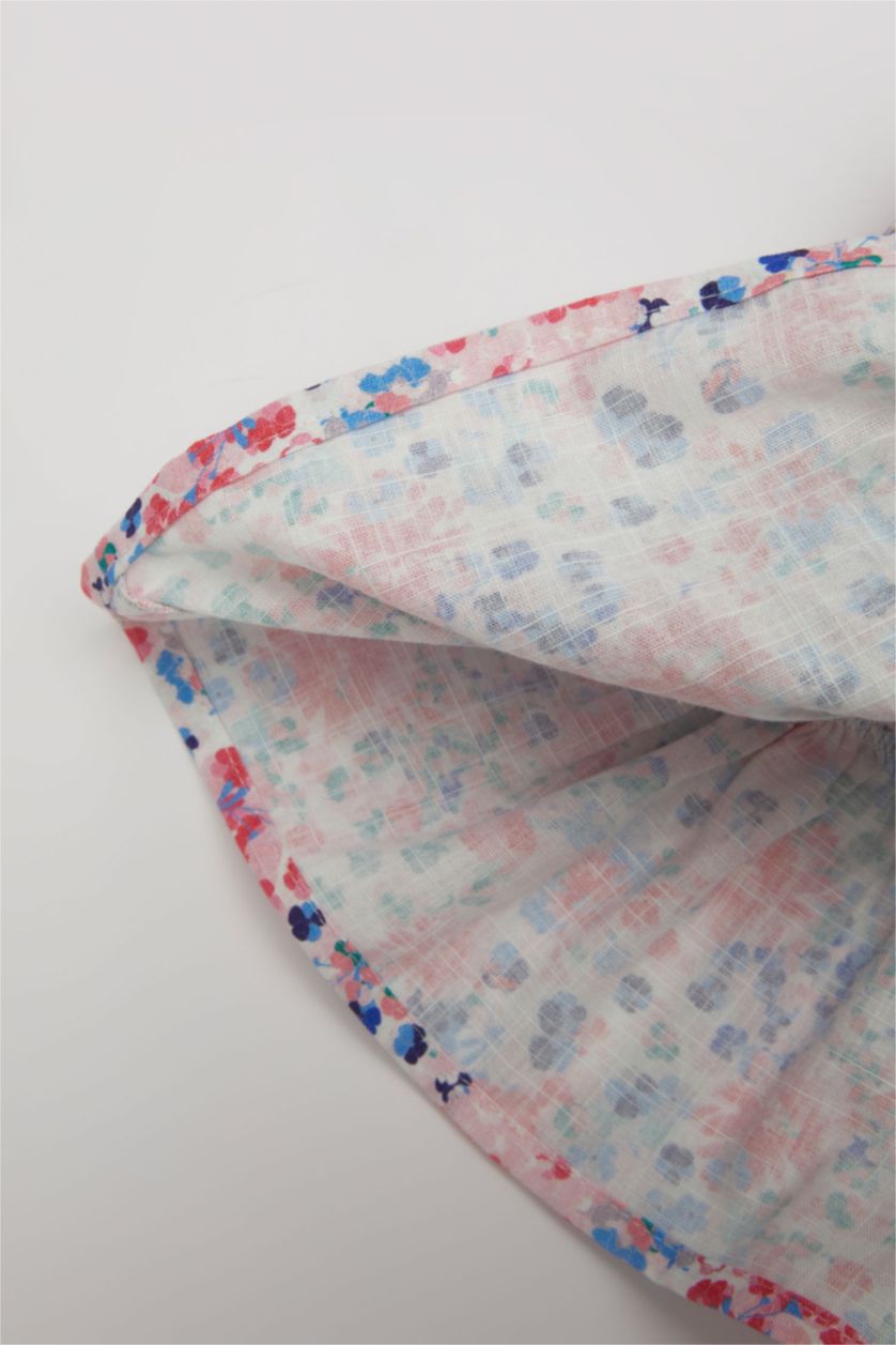 طفلة صغيرة بيج فاتح فستان بناتي ذو مظهر كتاني قصة عادية نص كم