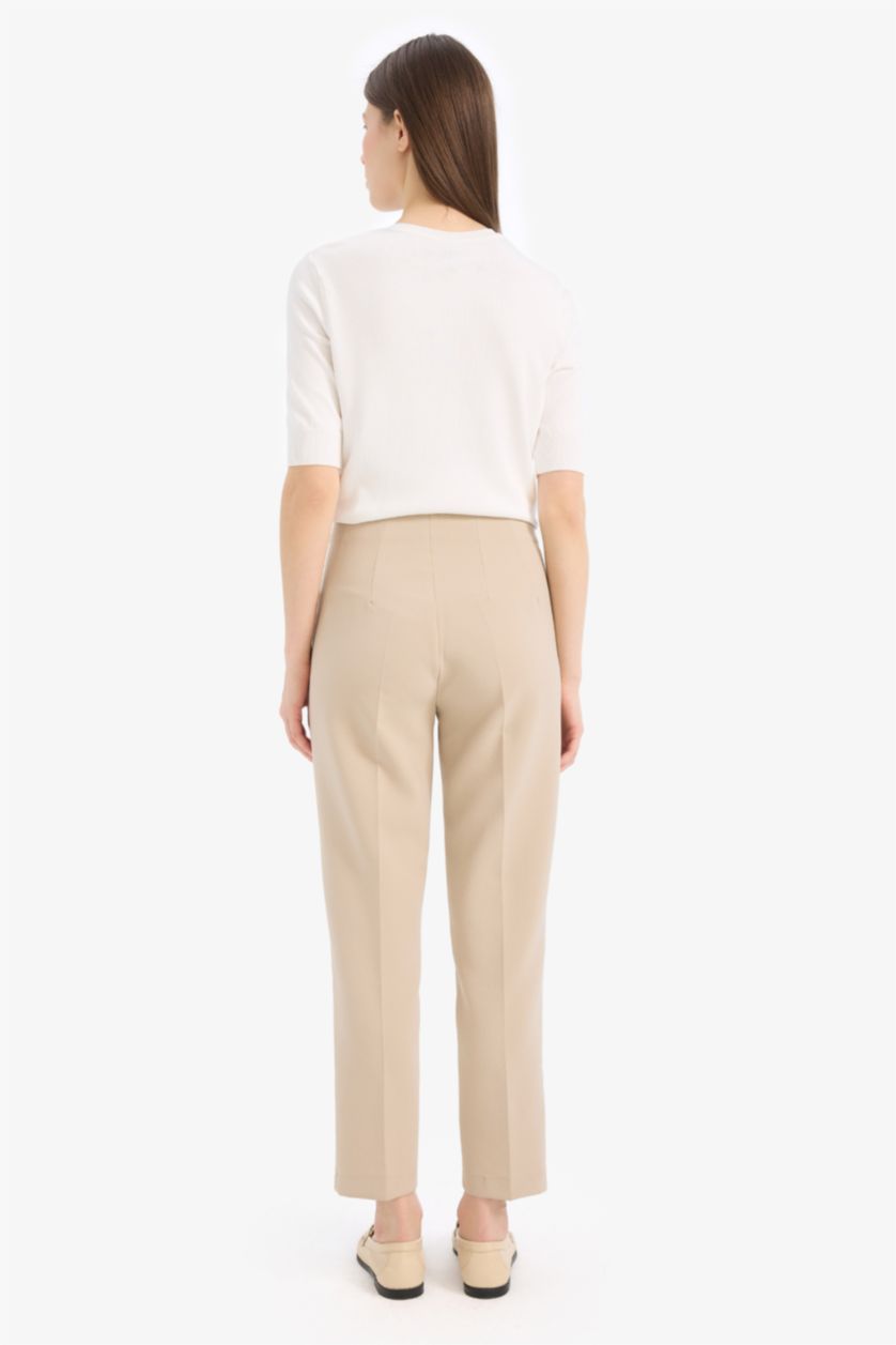 حريمي بيج بنطلون كروب كاروت فيت برجل ضيقة وخصر عالي