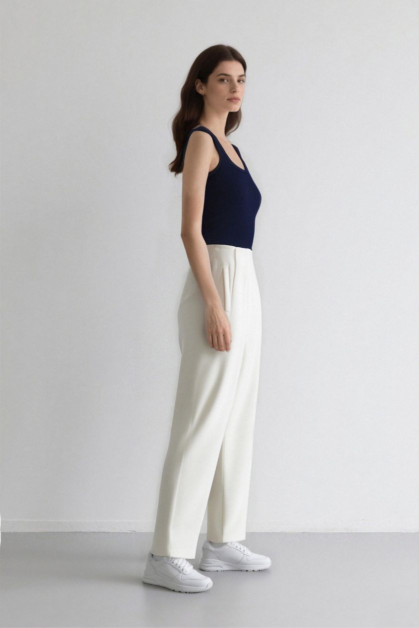 FEMME Écru Pantalon en tissu taille haute à jambe étroite Coupe carotte