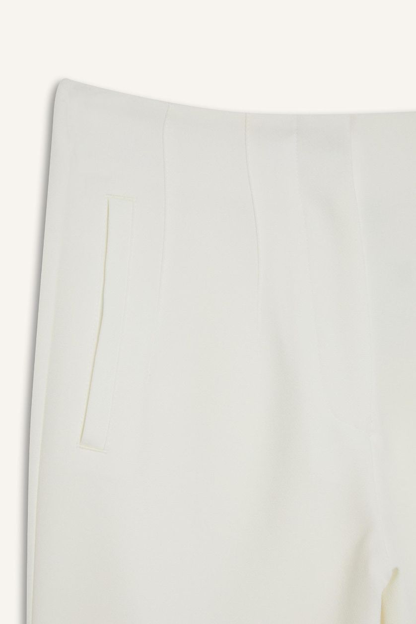 FEMME Écru Pantalon en tissu taille haute à jambe étroite Coupe carotte