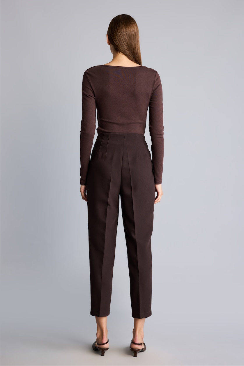 Woman Brown Carrot Fit High Waist Crop Trousers