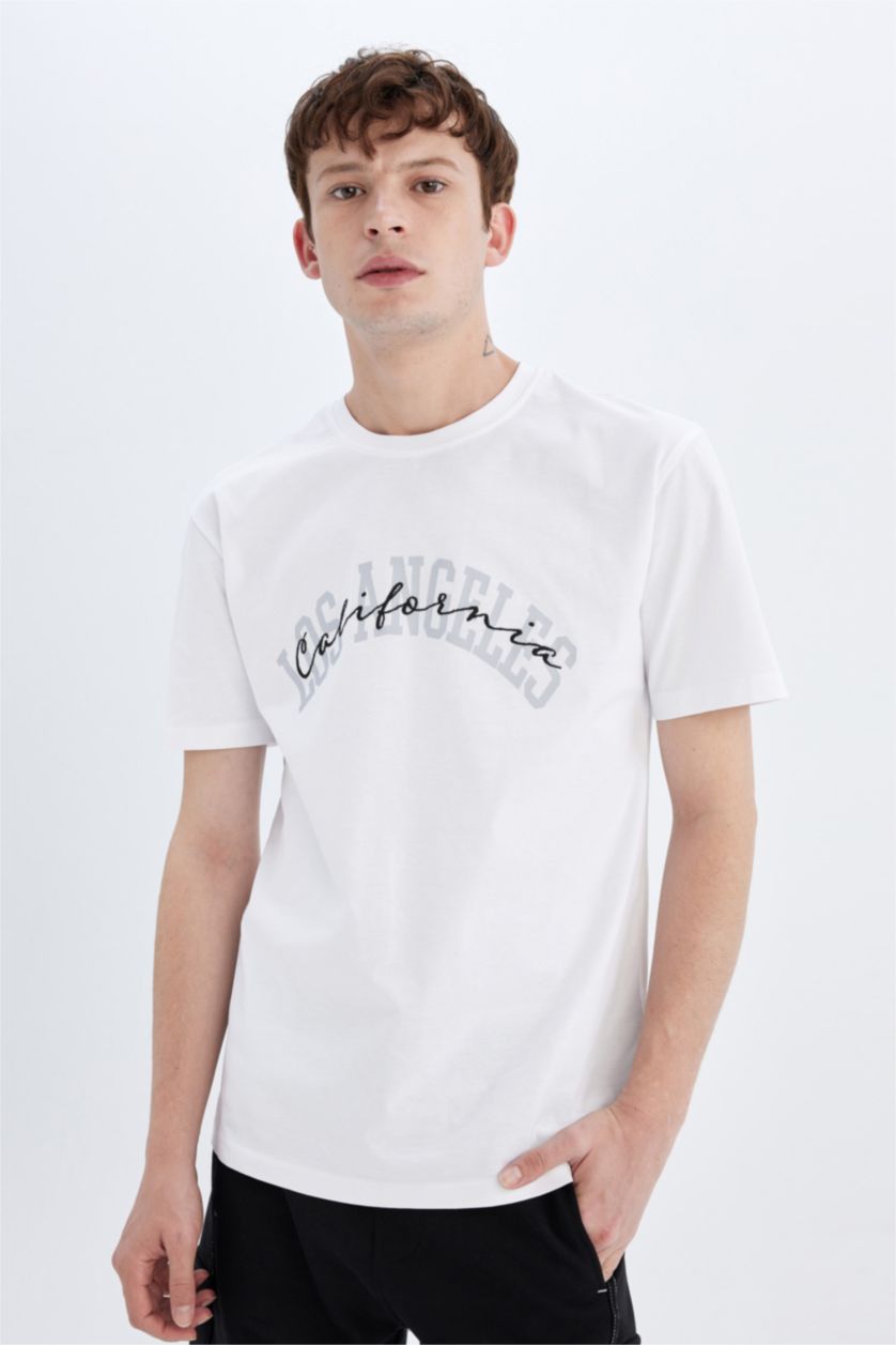 Man White Regular Fit Crew Neck Short Sleeve T-Shirt