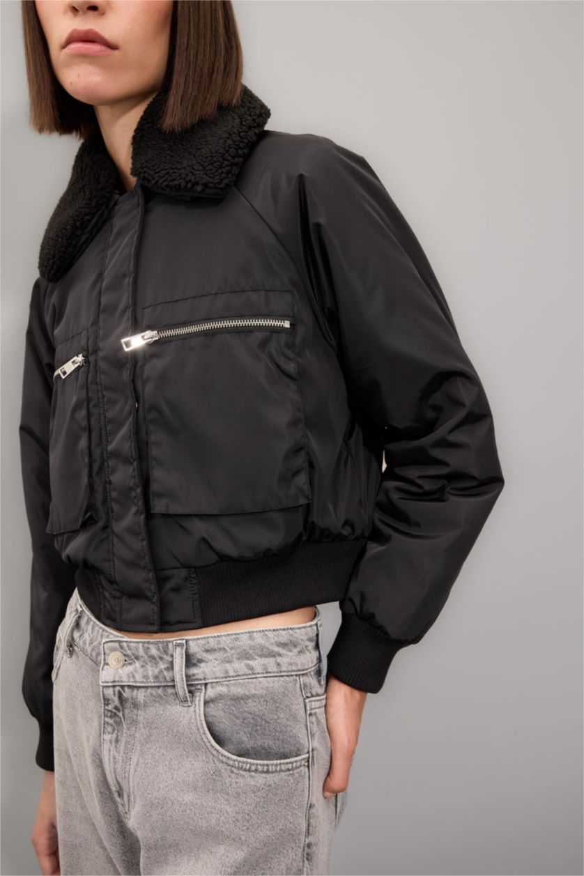 نساء أسود جاكيت بومبر برقبة عريضة