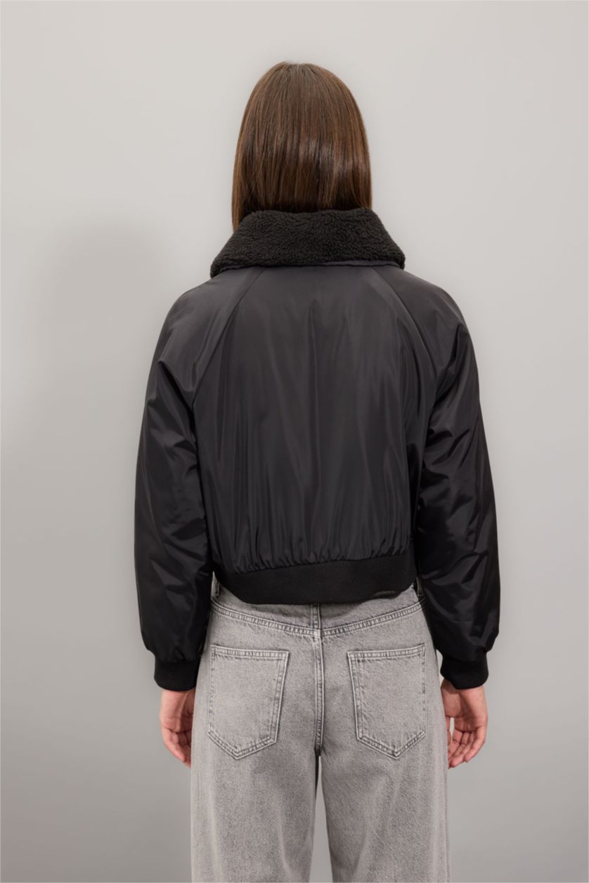 نساء أسود جاكيت بومبر برقبة عريضة