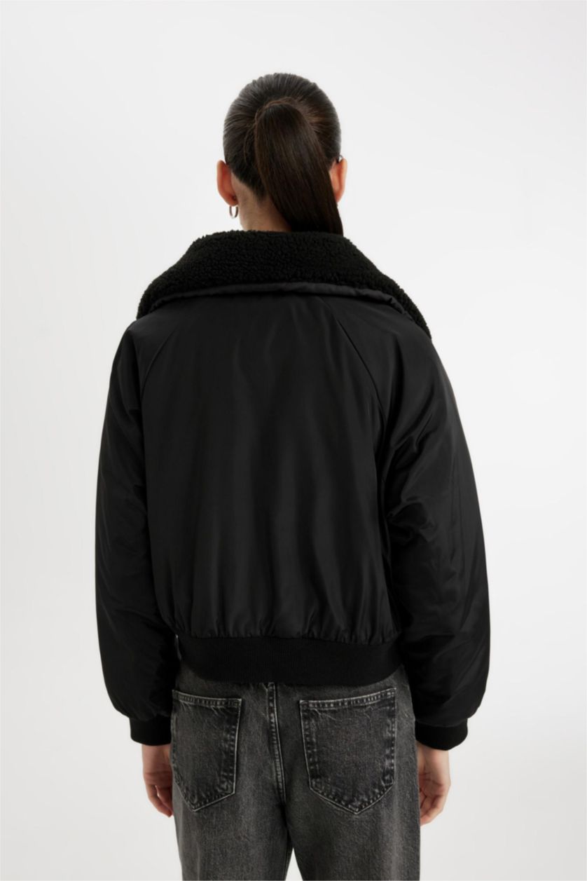 نساء أسود جاكيت بومبر برقبة عريضة