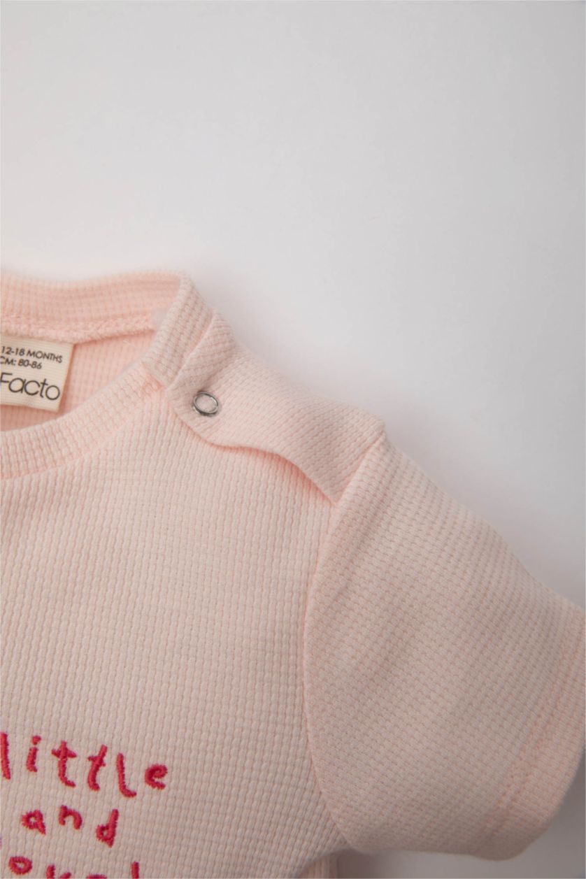 Kız Bebek Açık Pembe Kız Bebek 2'li Takım Nakışlı Waffle Kısa Kollu Tişört Şort