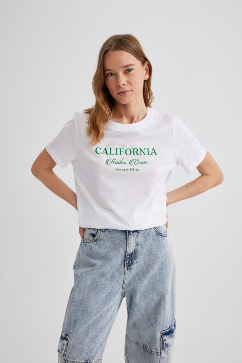 Woman White Regular Fit Crew Neck Short Sleeve T-Shirt