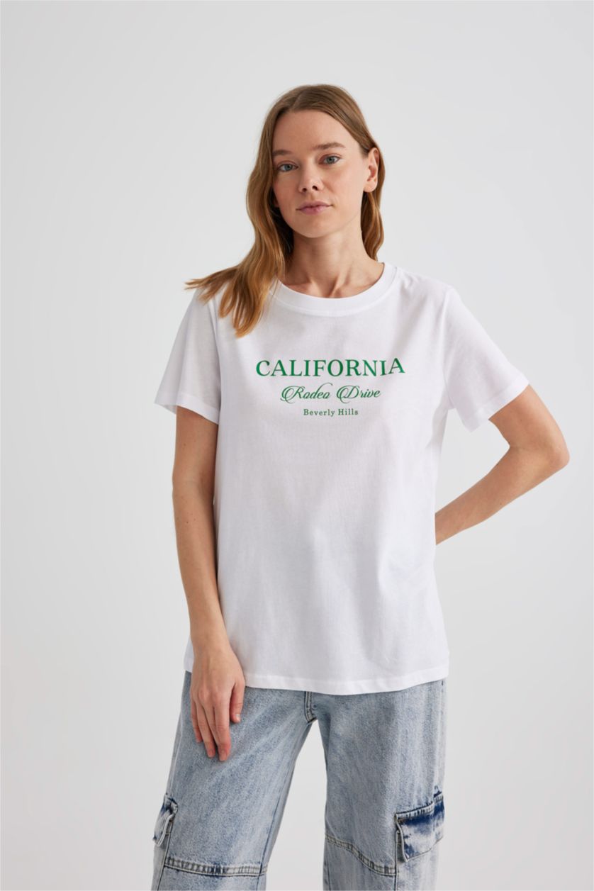 Woman White Regular Fit Crew Neck Short Sleeve T-Shirt