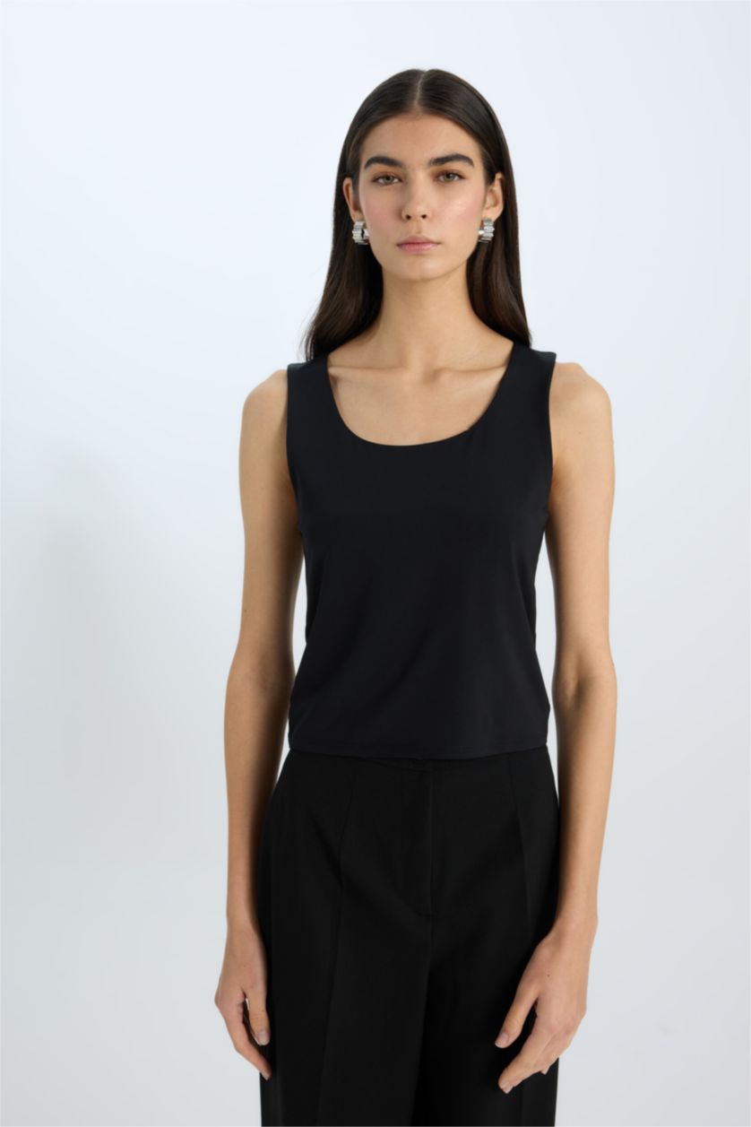 WOMAN Black Slim Fit Basic Square Collar Sleeveless Tank Top