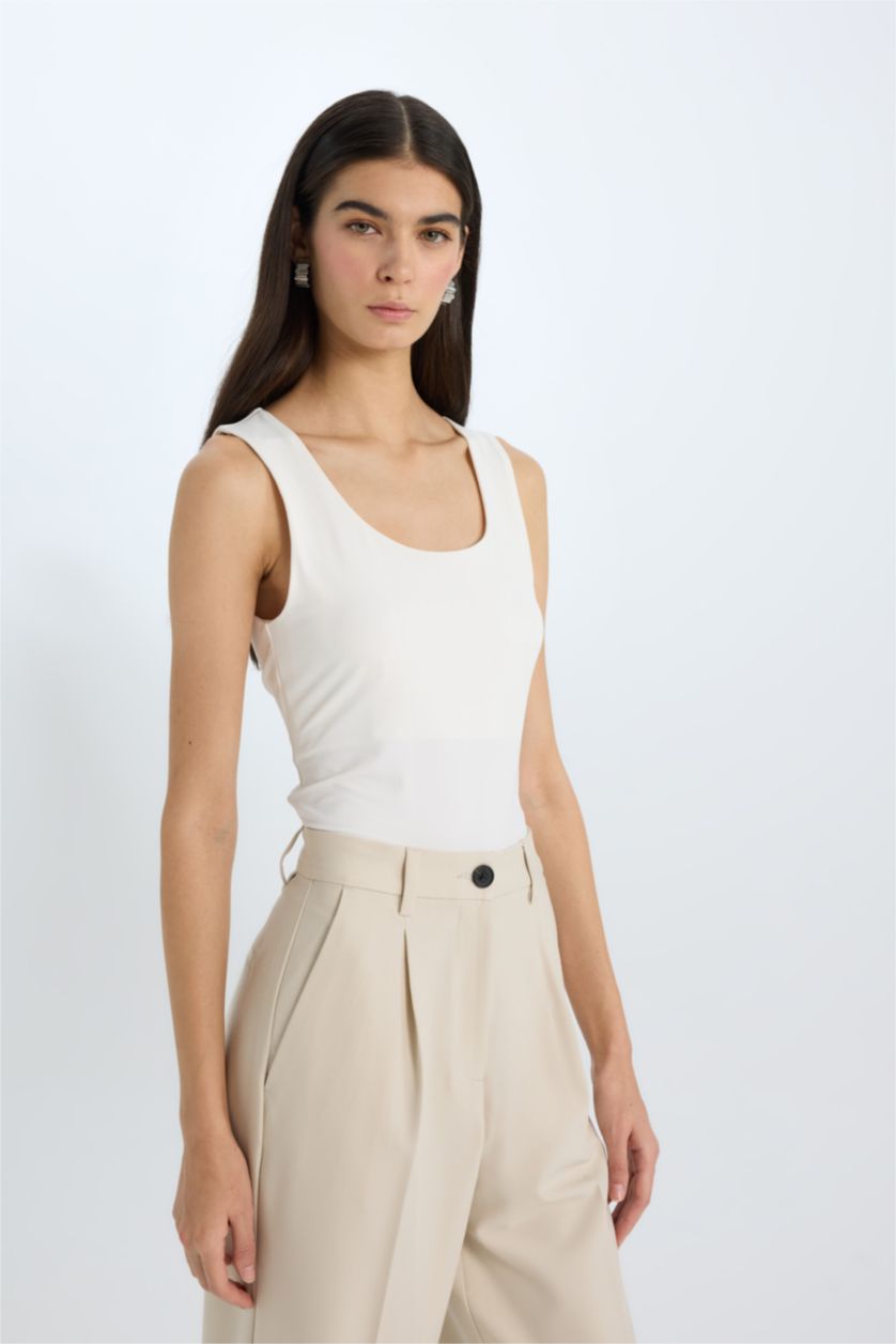 WOMAN White Slim Fit Crew Neck Sleeveless Tank Top