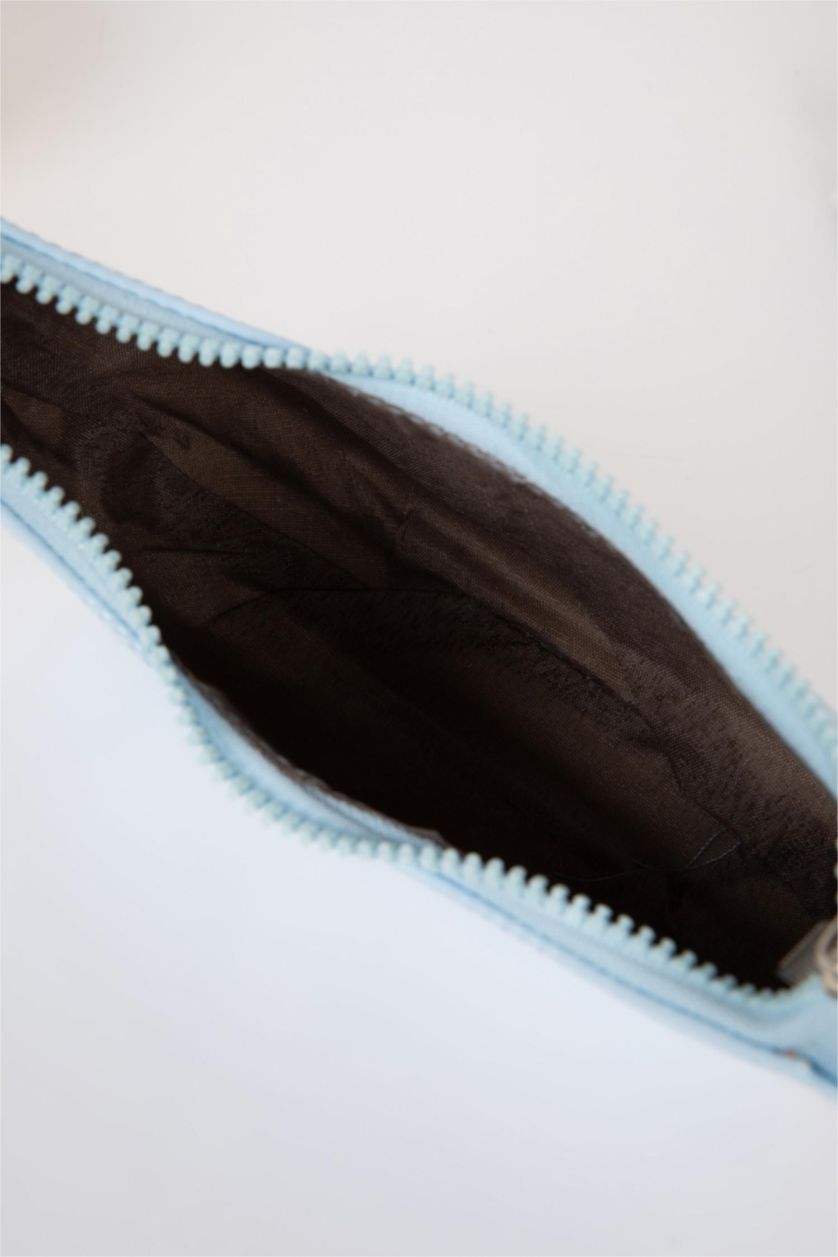 بناتي أزرق فاتح شنطة كروس بودي بناتي قماش لامع أزرق