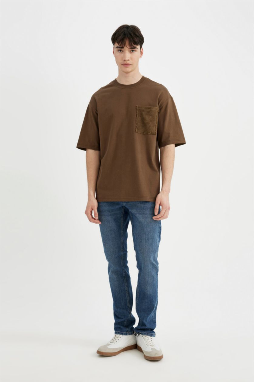 رجال بني تيشيرت واسع نص كم برقبة مستديرة