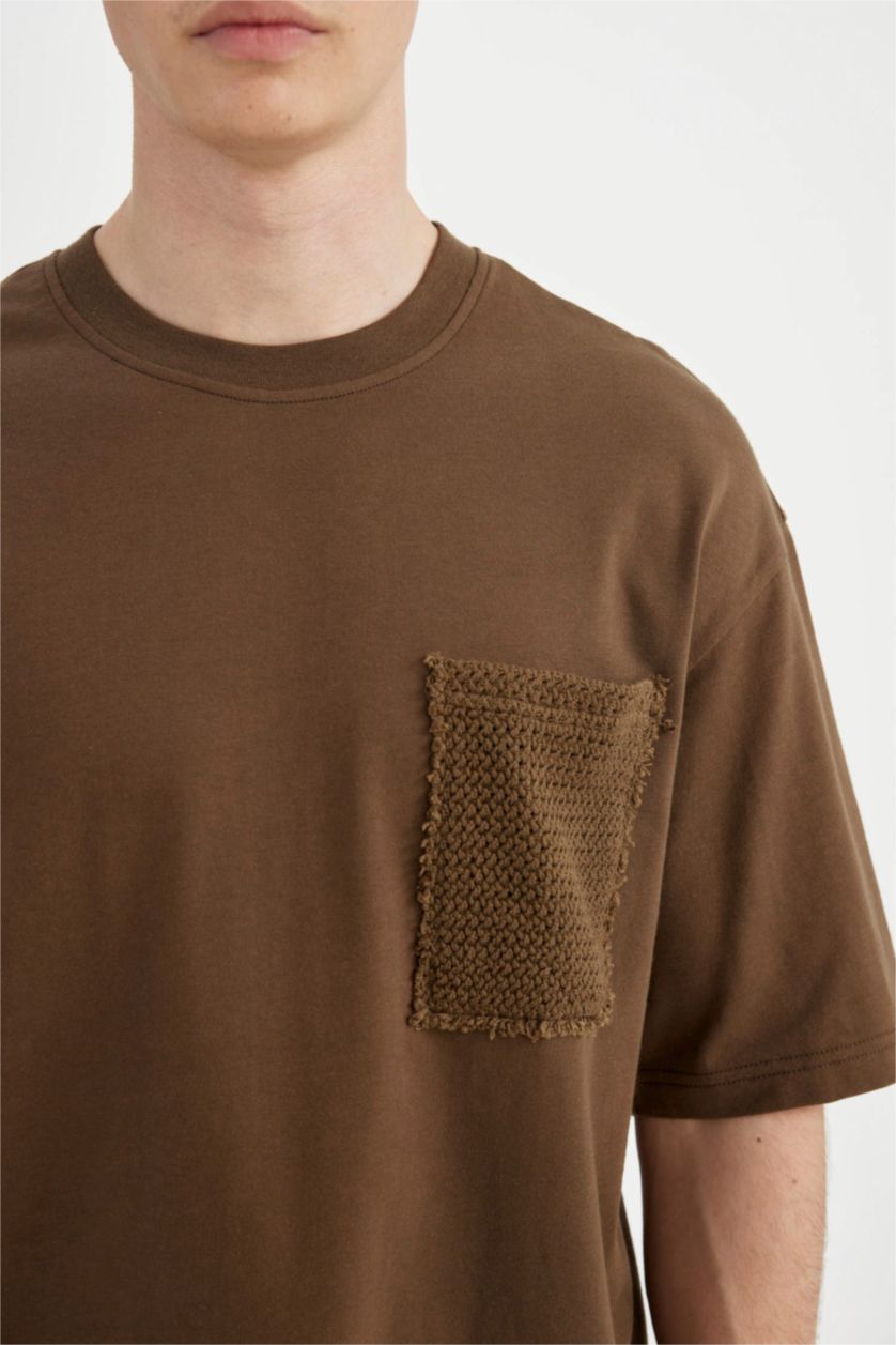 رجال بني تيشيرت واسع نص كم برقبة مستديرة