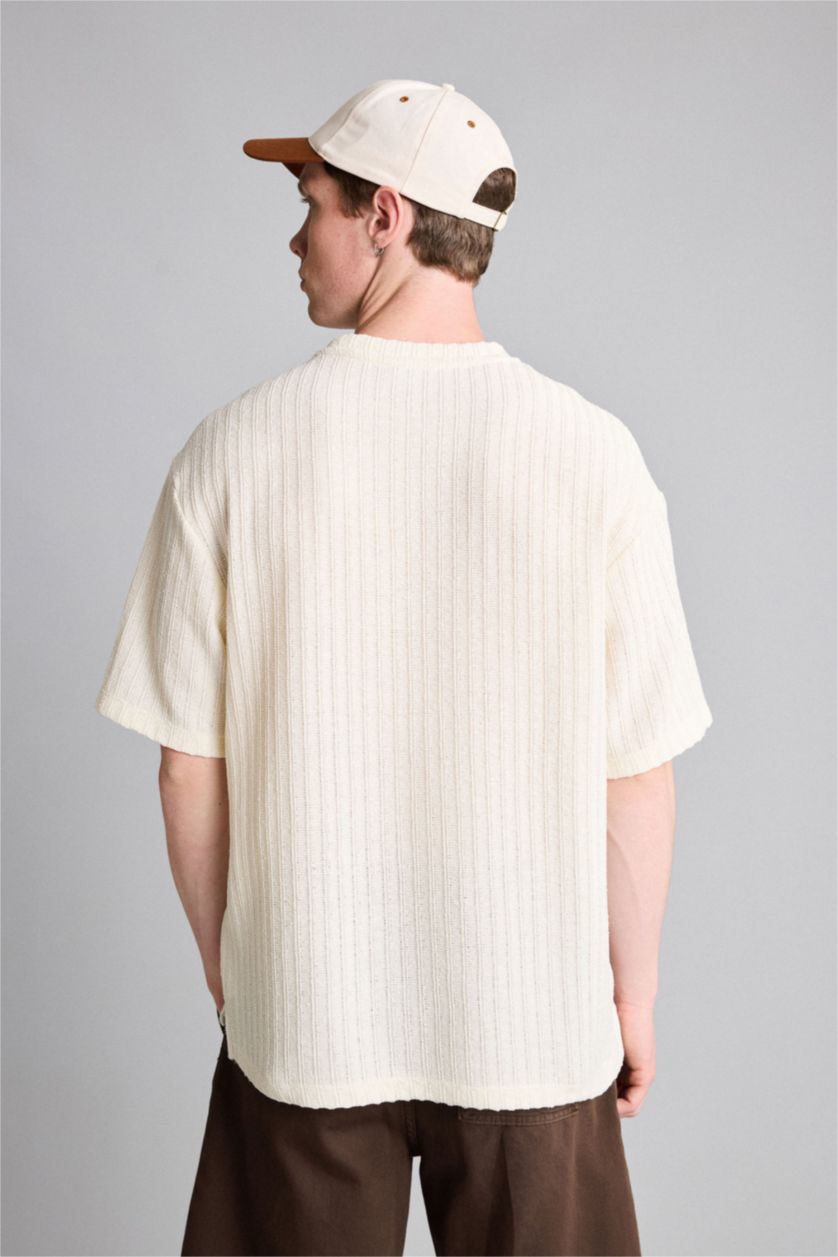 رجال بيج فاتح Boxy Fit Short Sleeve T-Shirt