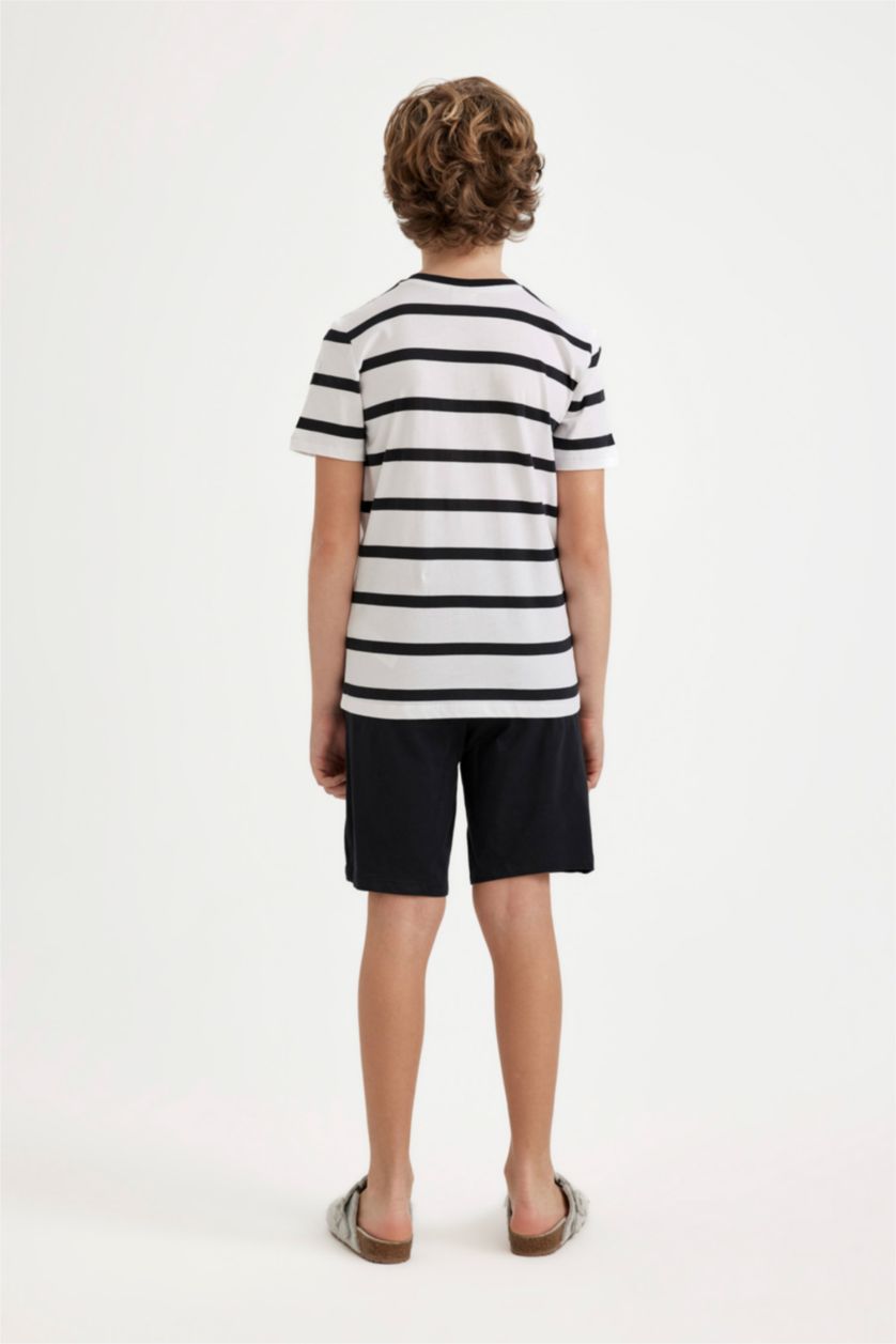 BOYS & TEENS White طقم بيجاما قصة عادية