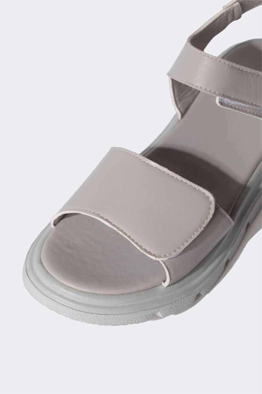 بنات رمادي صندل بناتي بكعب مسنن