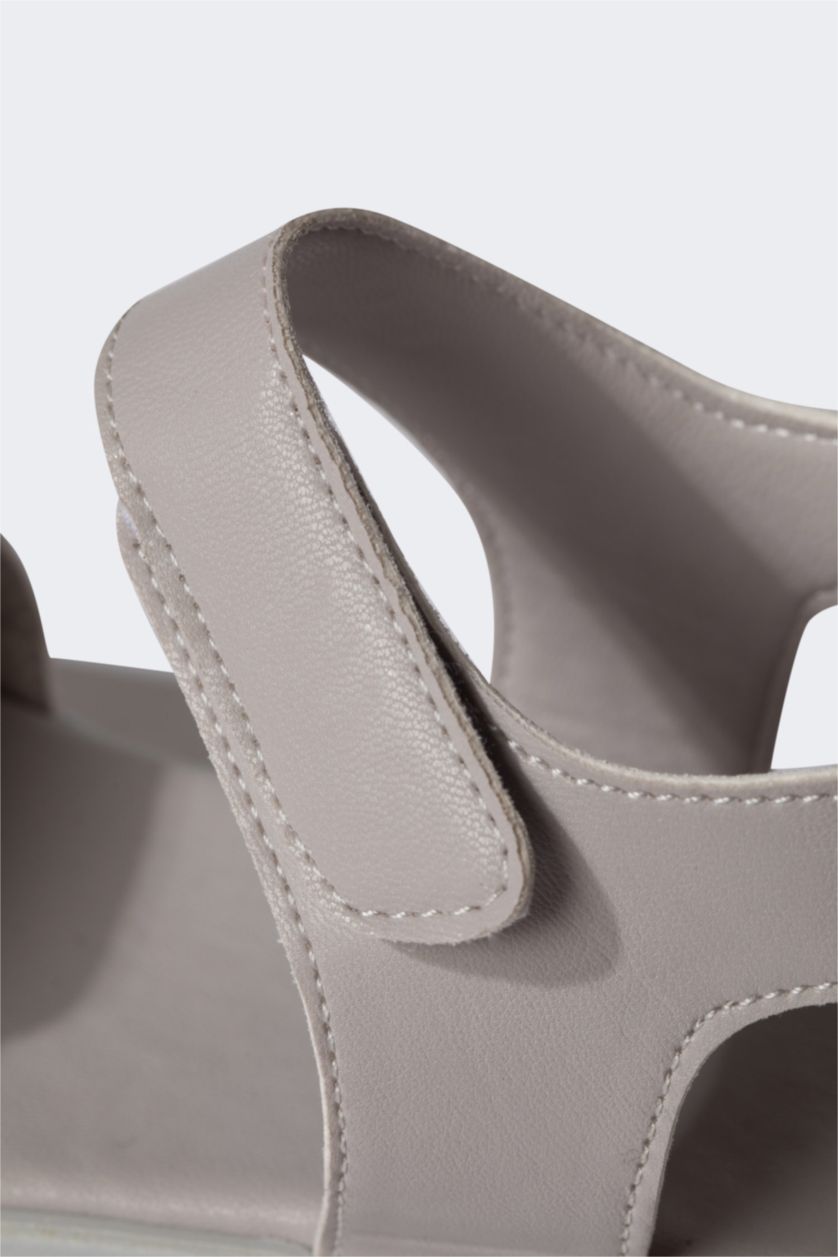 بنات رمادي صندل بناتي بكعب مسنن