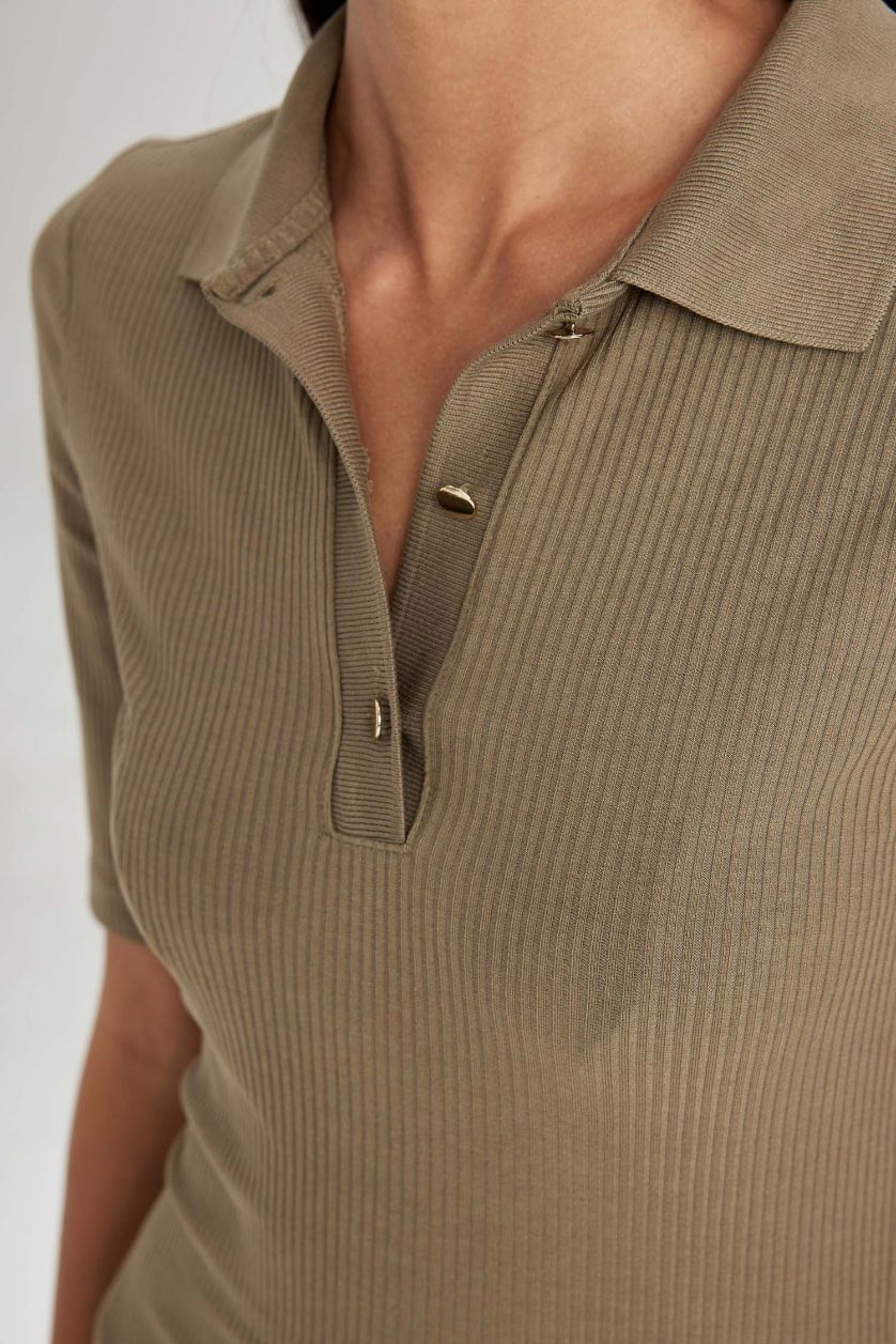 Kadın Haki Bodycon Vücuda Oturan Düğmeli Polo Yaka Fitilli Kaşkorse Yarım Kollu Midi Elbise