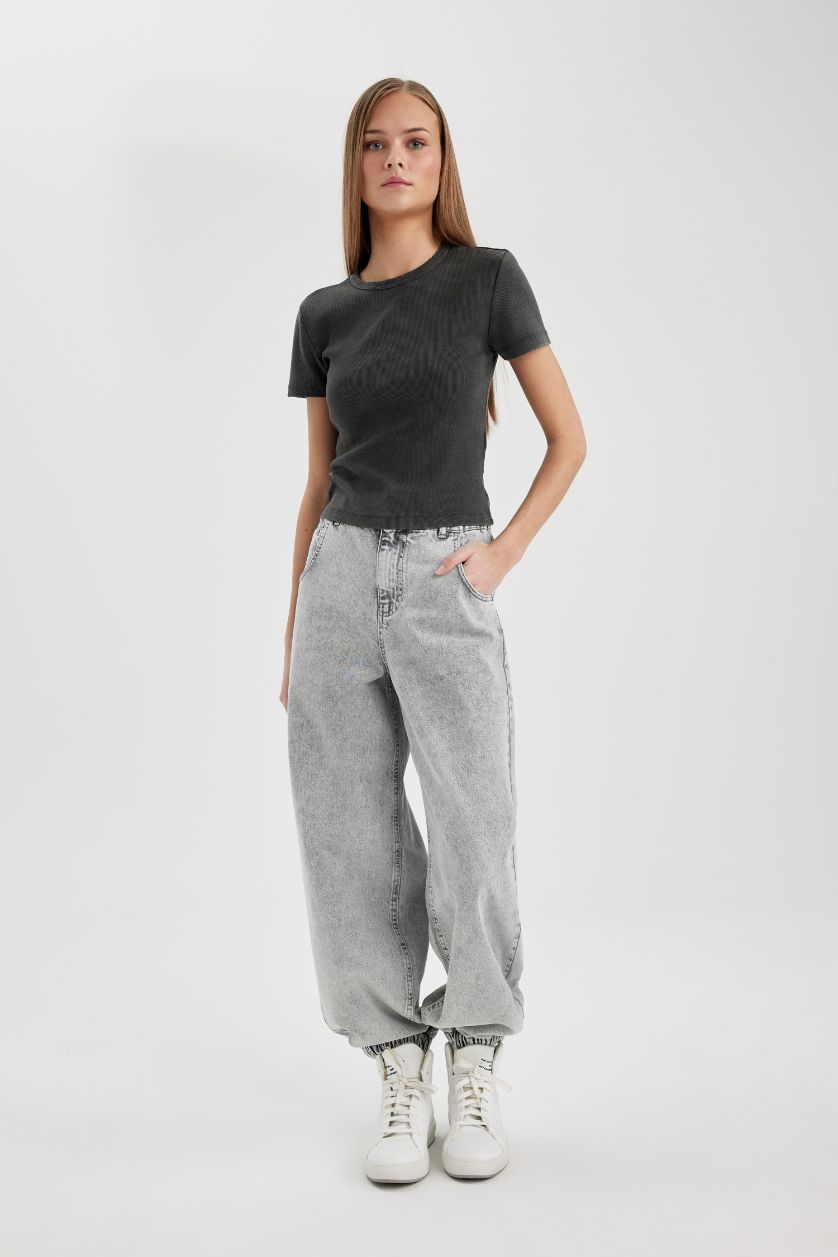 Kadın Antrasit Fitted Bisiklet Yaka Kısa Kollu Yıkamalı Soluk Efektli Tişört