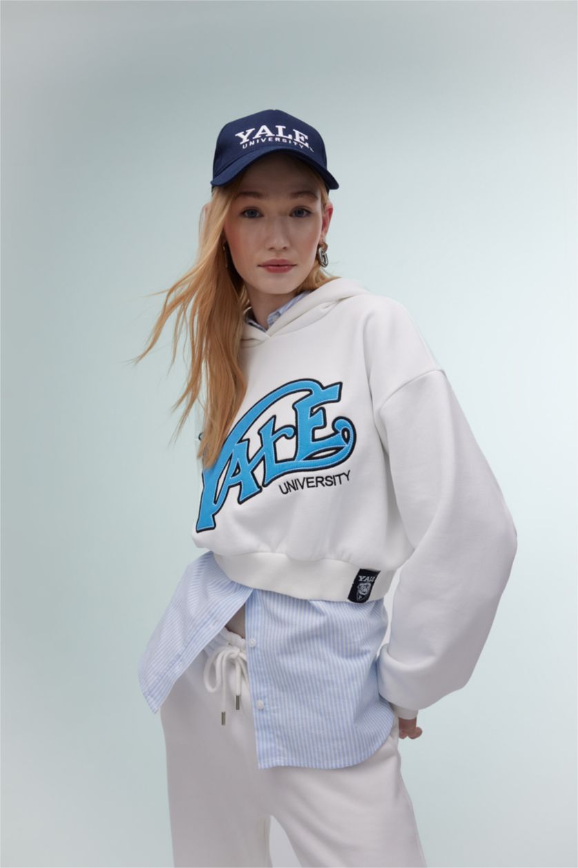Kadın Kırık Beyaz Yale University Oversize Geniş Kalıp Kapüşonlu Crop Sweatshirt
