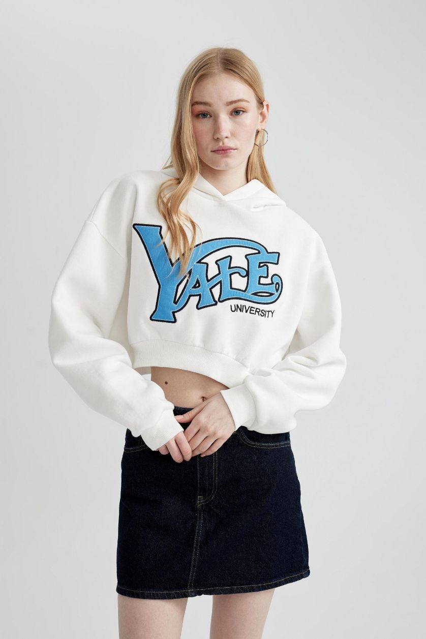 Kadın Kırık Beyaz Yale University Oversize Geniş Kalıp Kapüşonlu Crop Sweatshirt