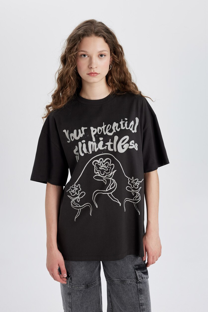 نساء أنثرا Oversize Fit Short Sleeve T-Shirt