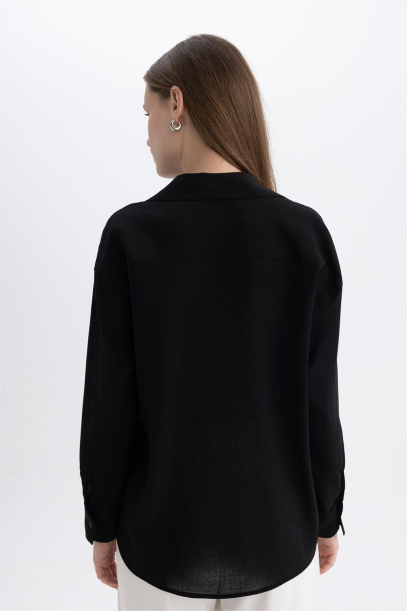 Kadın Siyah Oversize Geniş Kalıp Cep Detaylı Krinkıl Kumaş Uzun Kollu Gömlek