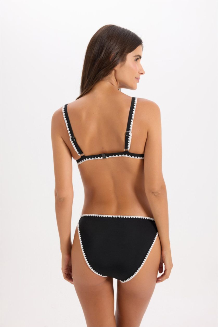 Kadın Siyah Regular Fit Nakışlı Bikini Altı