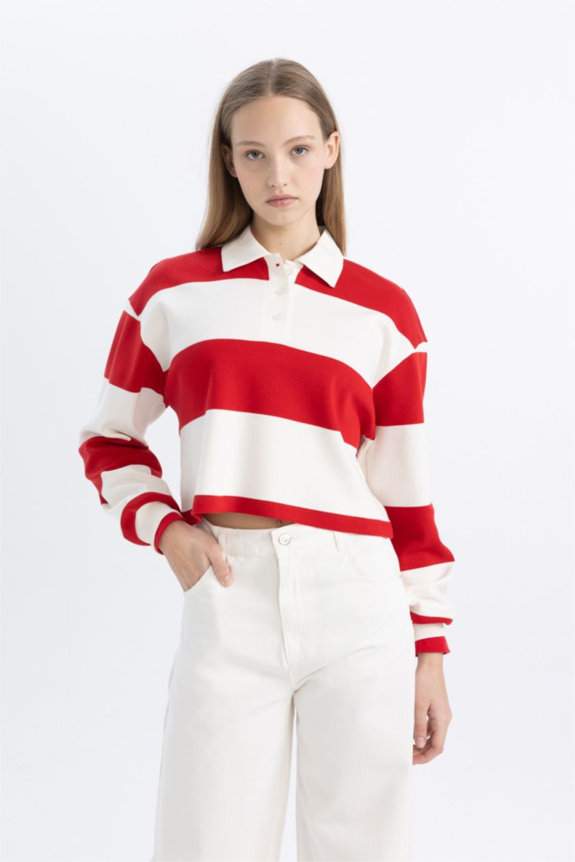 Woman Red Long Sleeve Crop T-Shirt