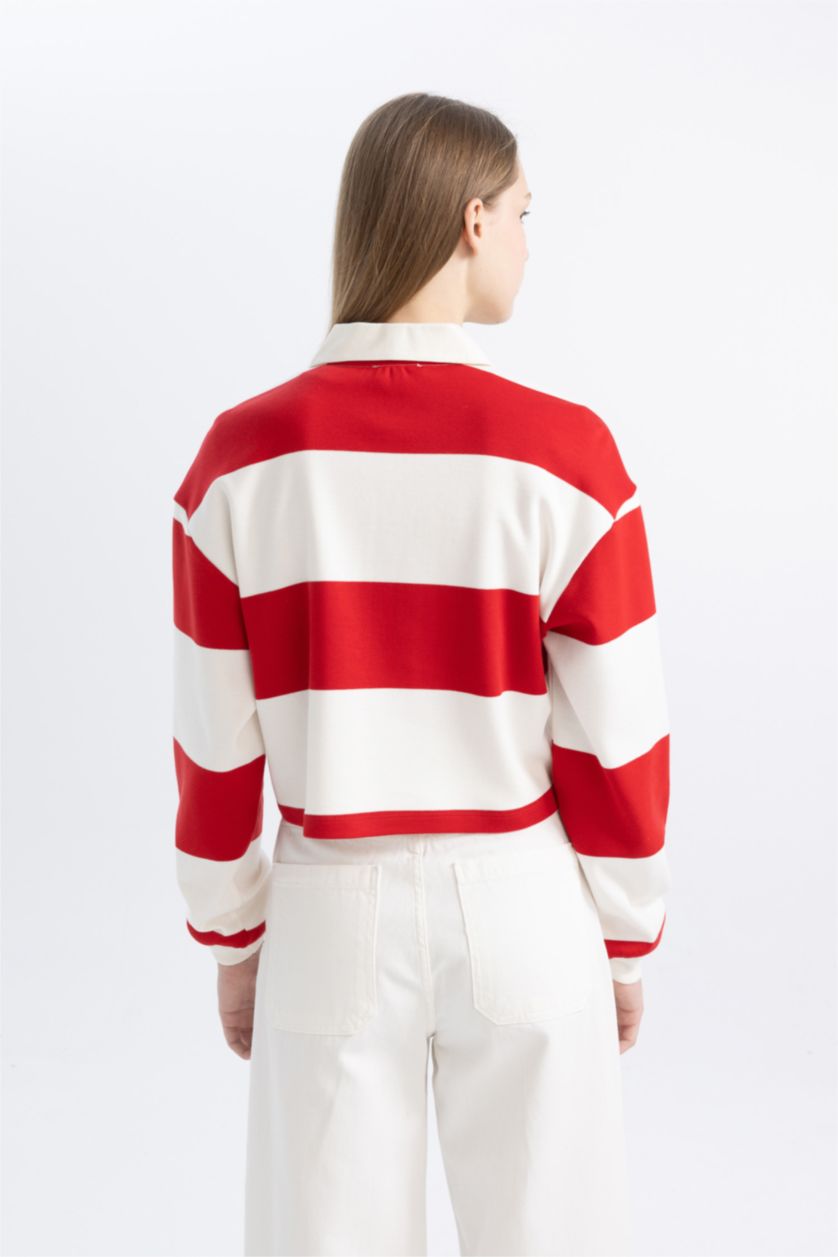 Woman Red Long Sleeve Crop T-Shirt