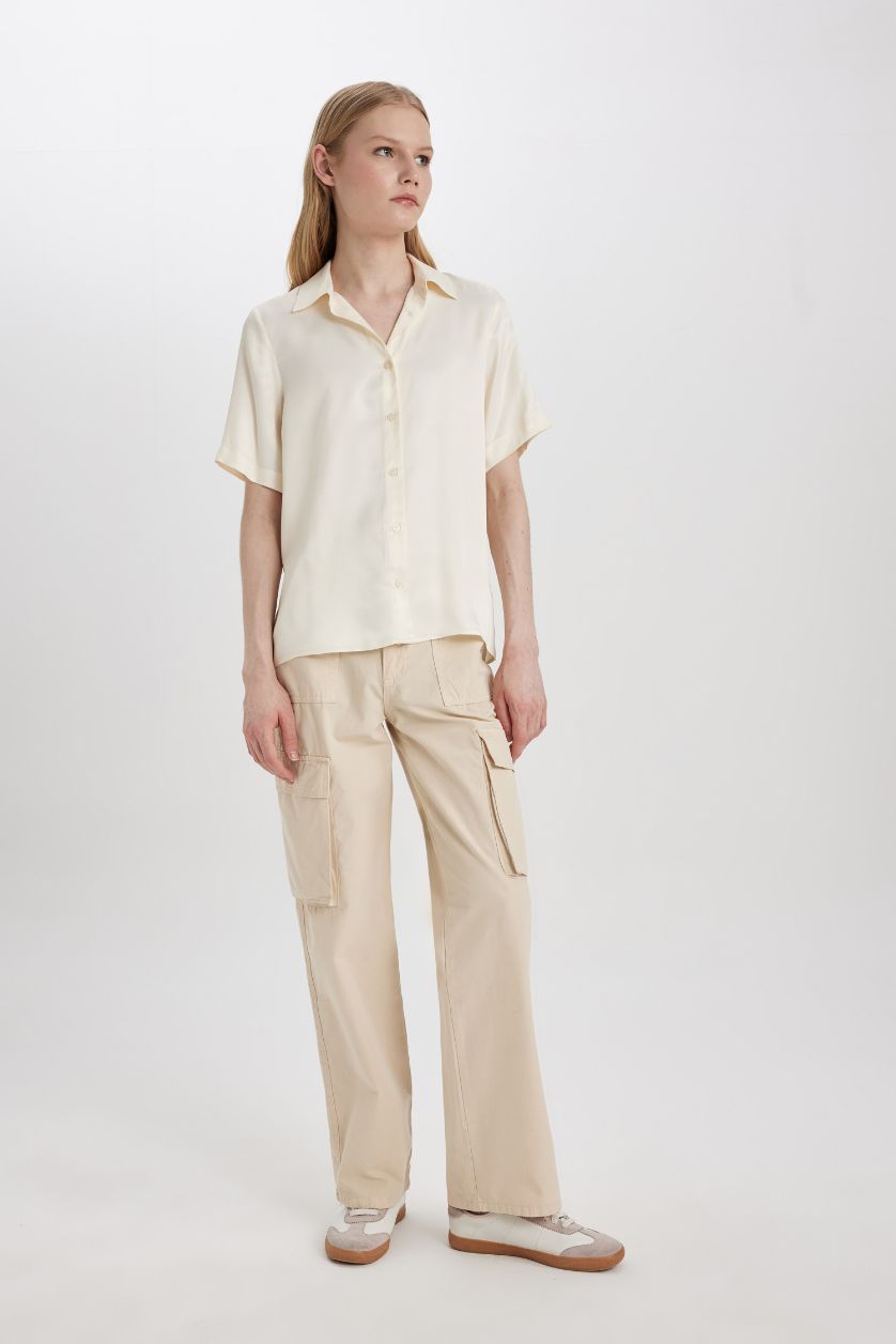 FEMME Écru Chemise en satin coupe régulière à Manches Courtes