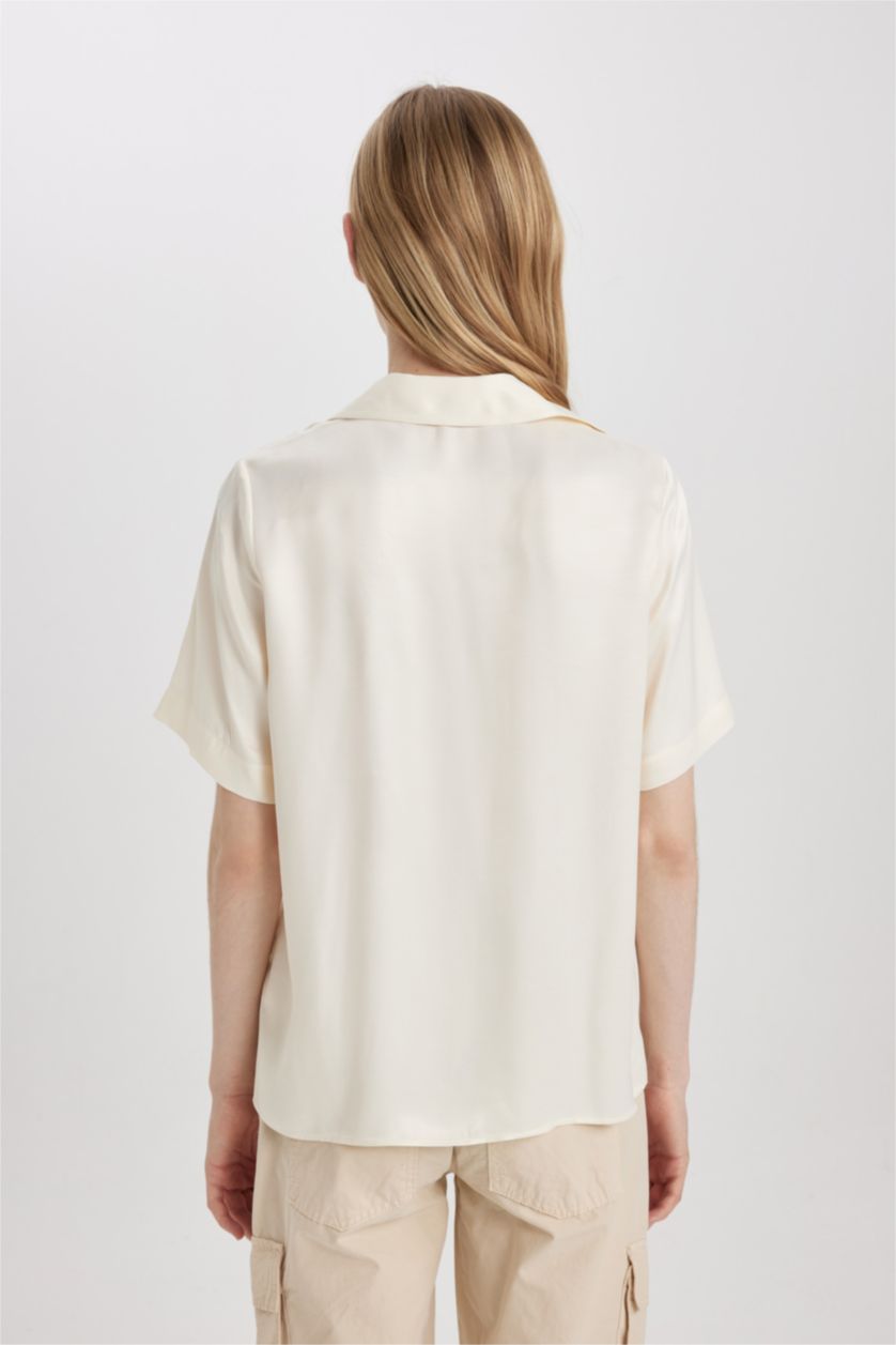 FEMME Écru Chemise en satin coupe régulière à Manches Courtes