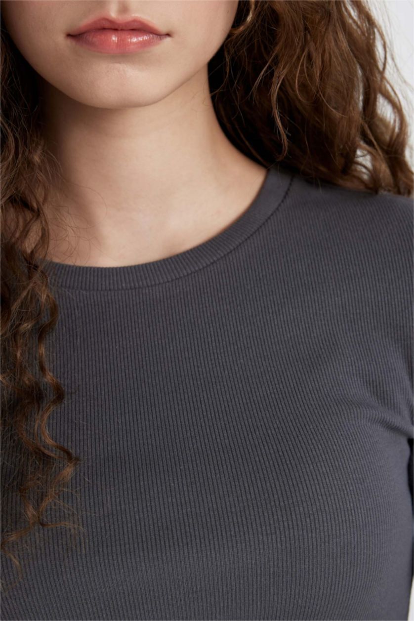 Kadın Gri Fitted Bisiklet Yaka Uzun Kollu Yıkamalı Soluk Efektli Tişört