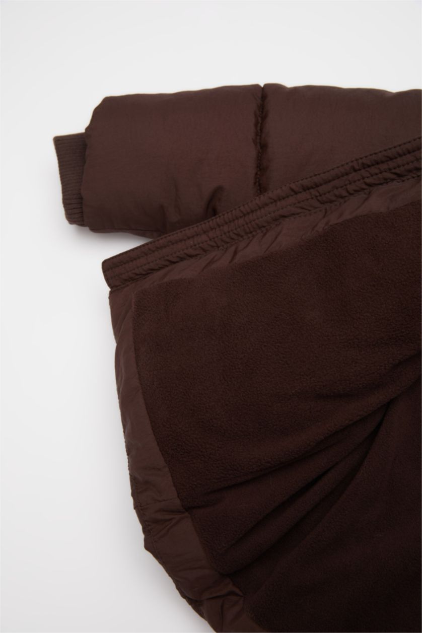 Erkek Bebek Kahve Erkek Bebek Su Geçirmez Çıtçıt Detay Kapüşonlu Ribana Kollu Fermuarlı Şişme Mont