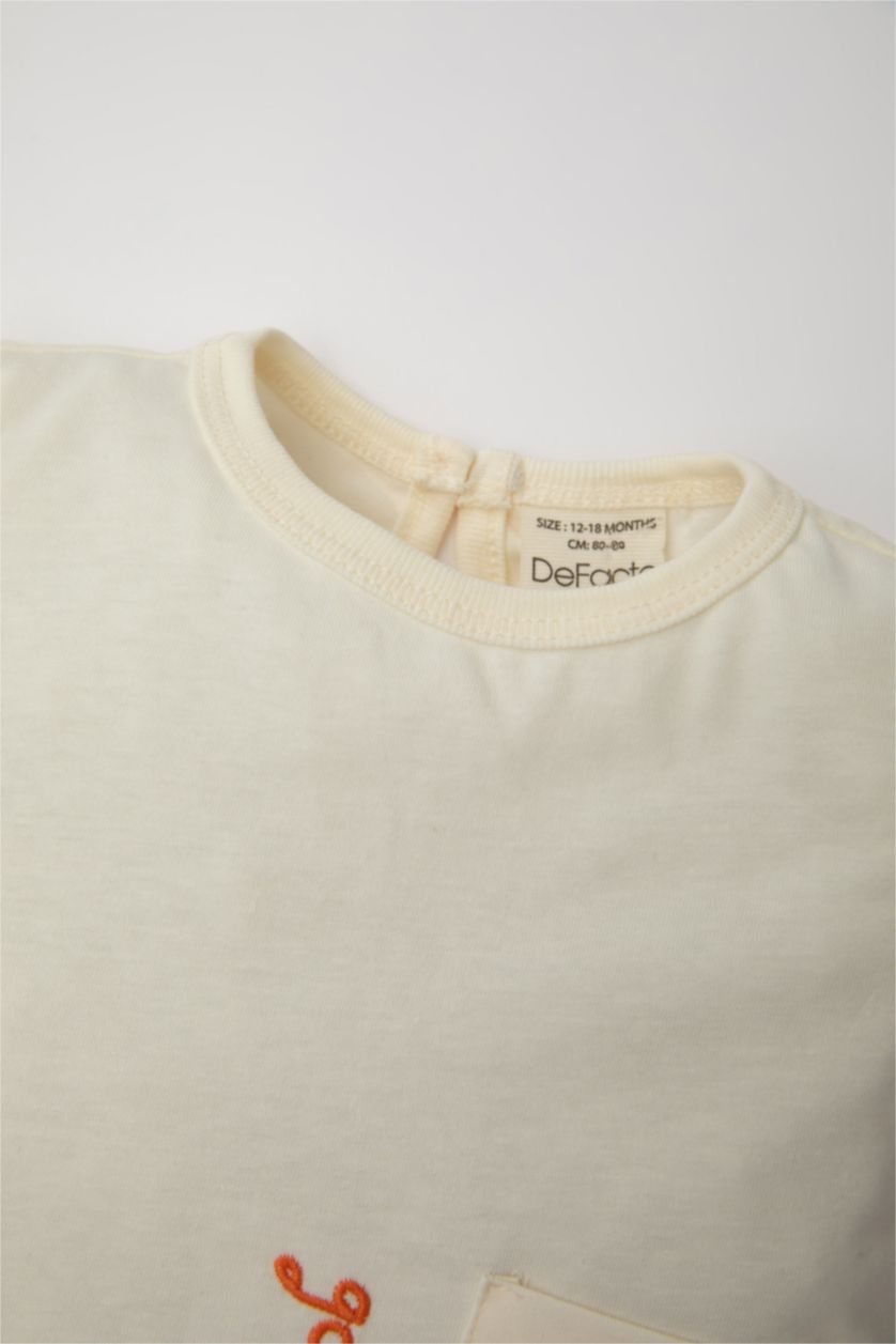 طفلة صغيرة بيج فاتح طقم بيجاما مطرز ممشط نص كم - قطعتين