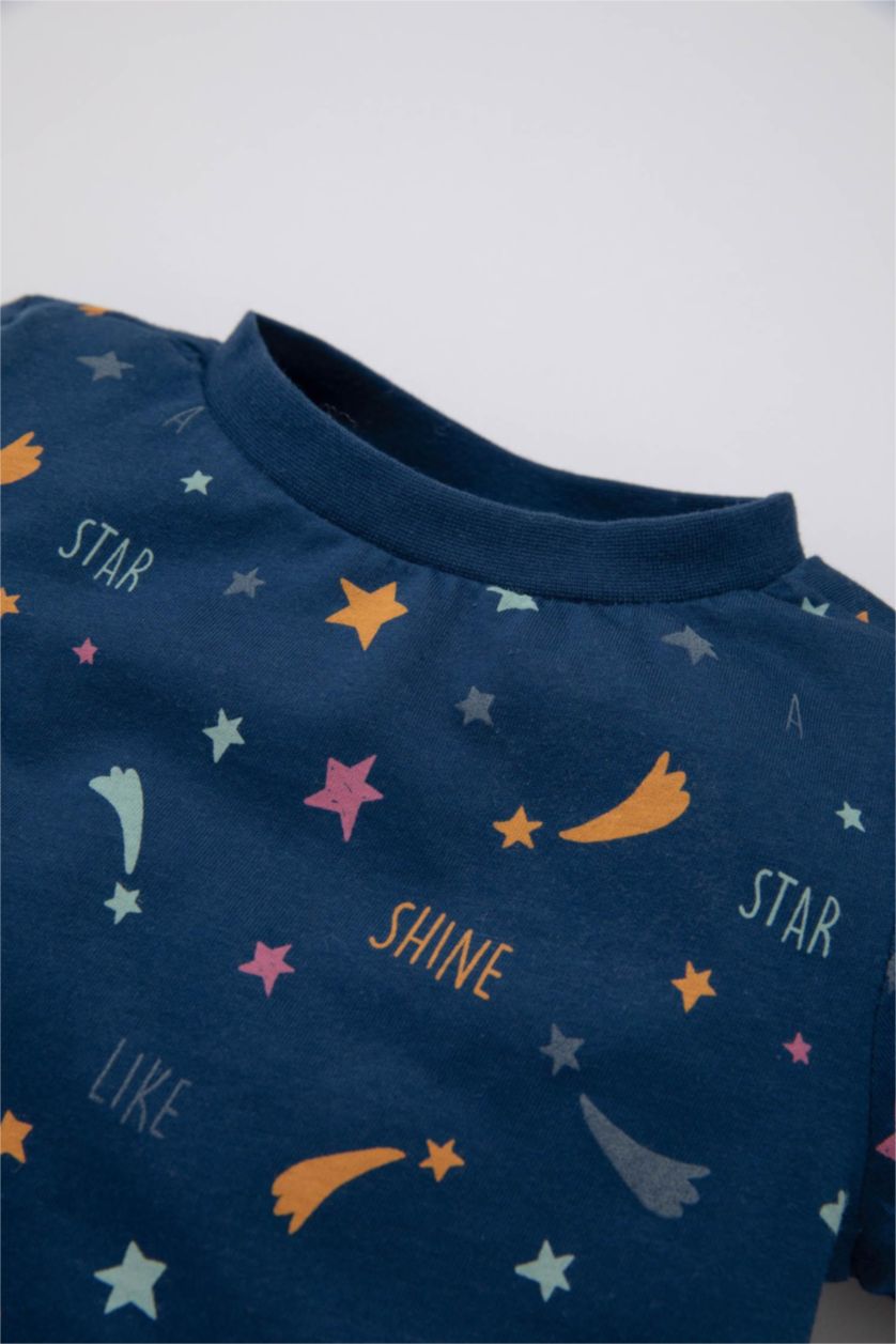 Kız Bebek Açık İndigo Kız Bebek Penye Pijama Takımı Yıldız Desenli Karanlıkta Parlayan Kısa Kollu Üst Şort