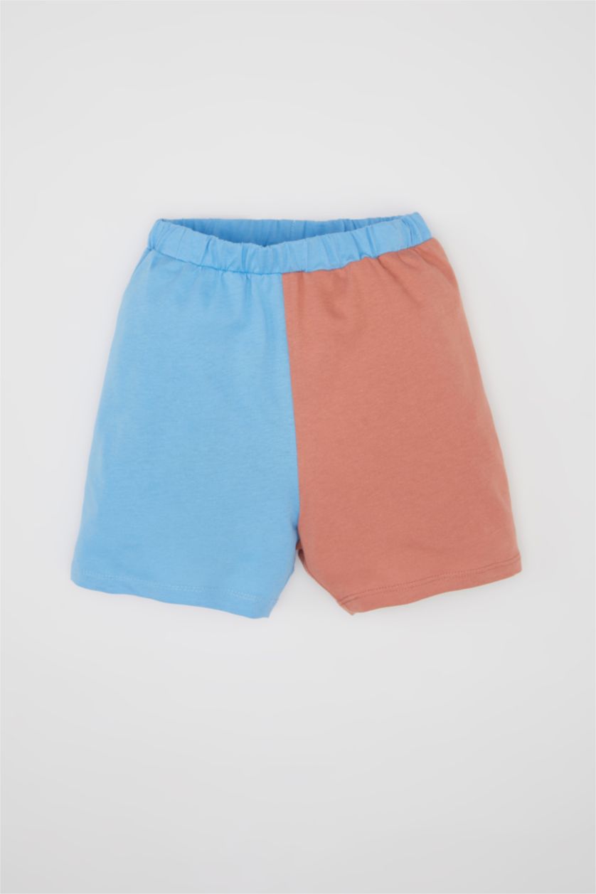 طفل صغير بيج فاتح طقم بيجاما اولادي ملون ممشط - قطعتين