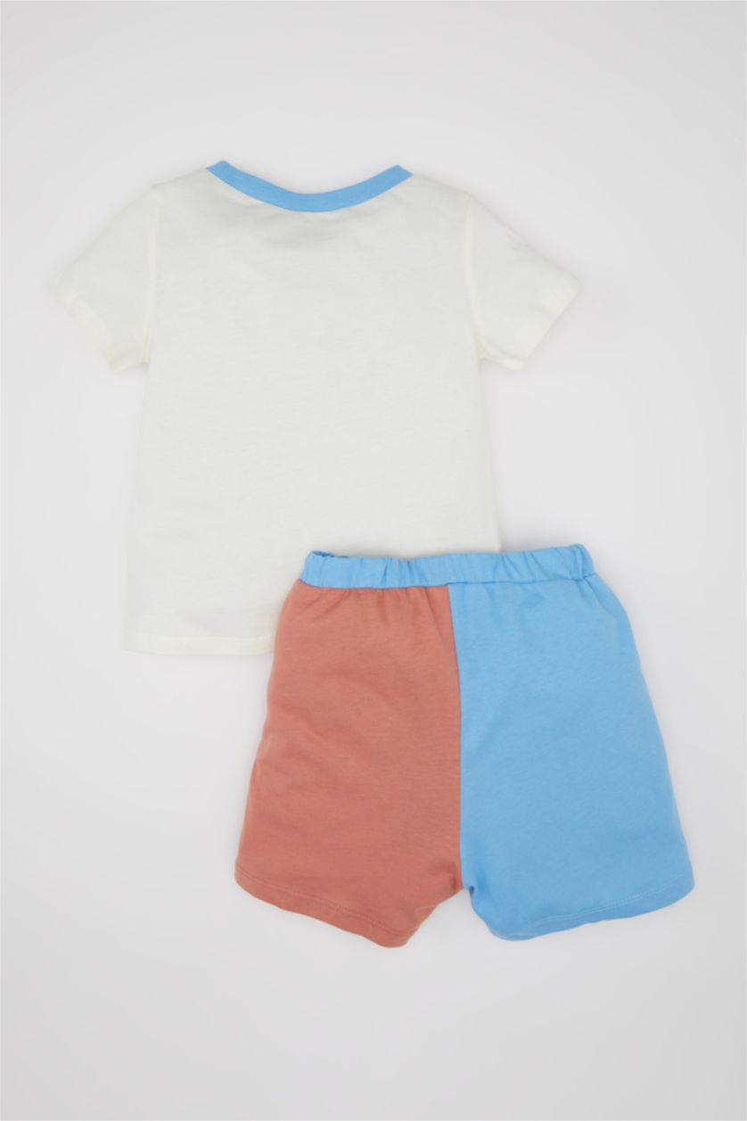 طفل صغير بيج فاتح طقم بيجاما اولادي ملون ممشط - قطعتين