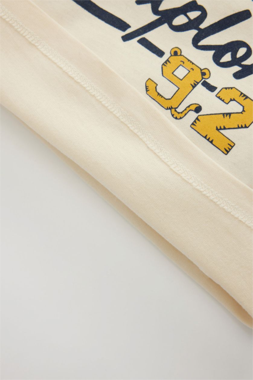 طفل صغير حجري فاتح تيشيرت بيبي اولادي بطبعة شعار قصة عادية بياقة مستديرة