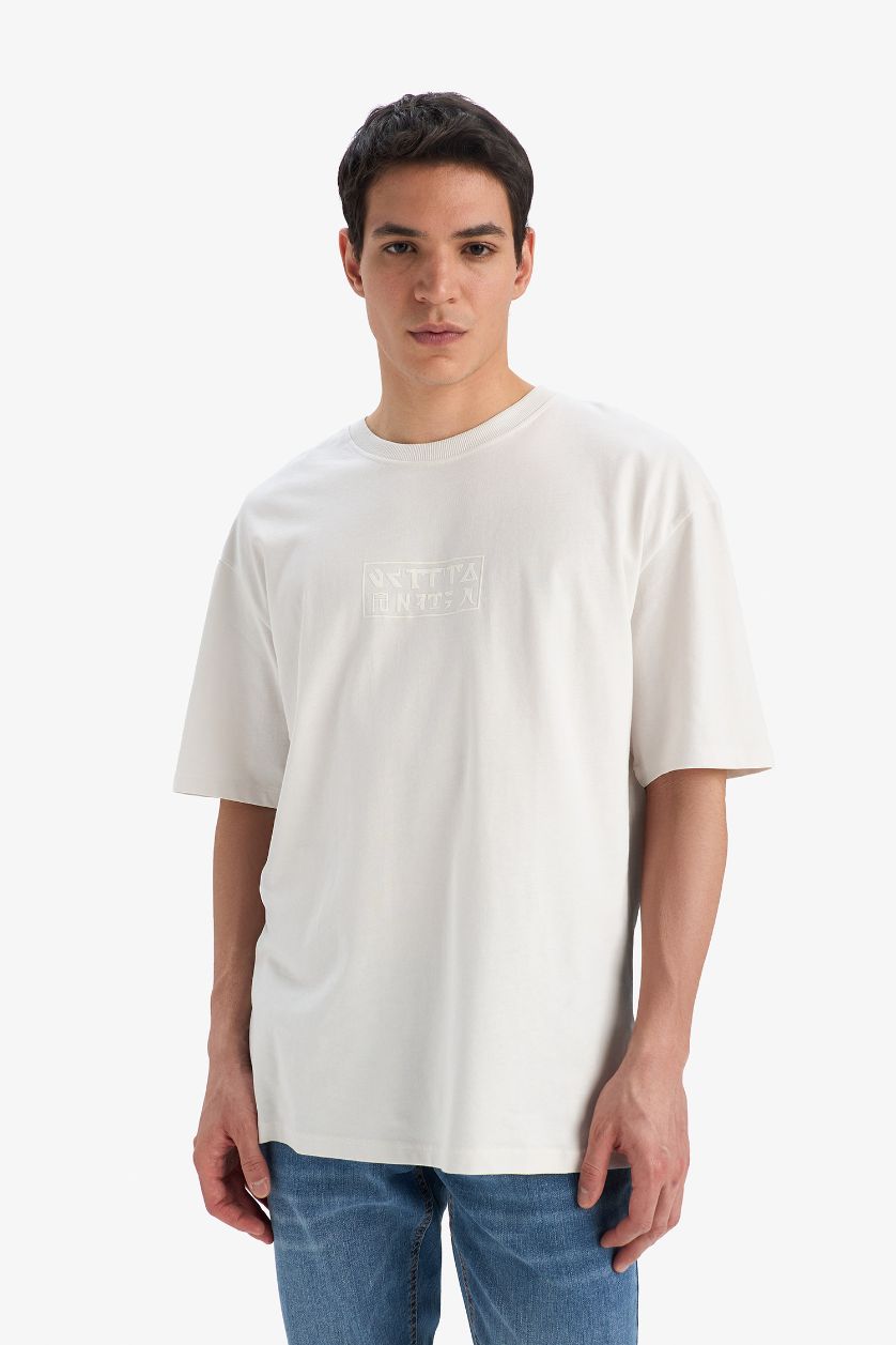 رجال بيج فاتح تيشيرت نص ردن اوفر سايز بياقة مستديرة