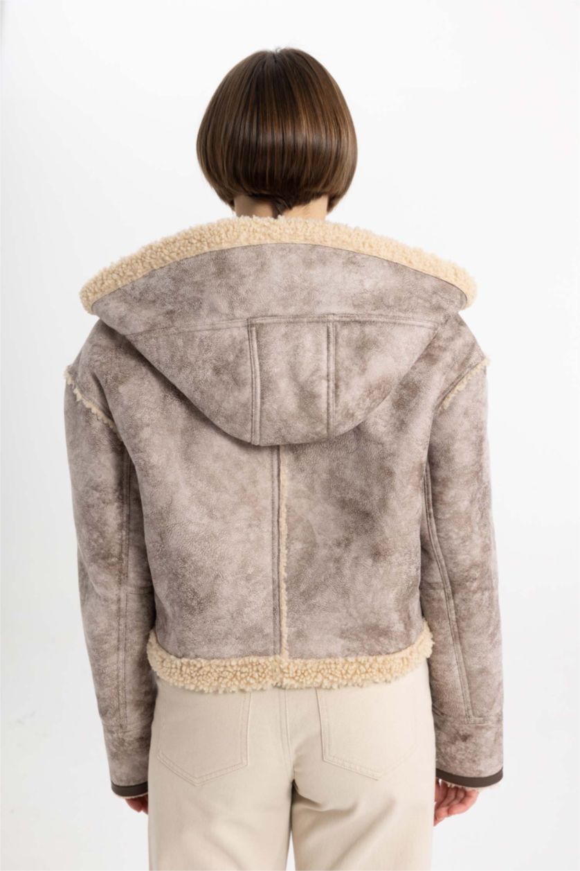Kadın Bej Regular Kalıp Kapüşonlu İçi Suni Kürkü Crop Suni Deri Ceket