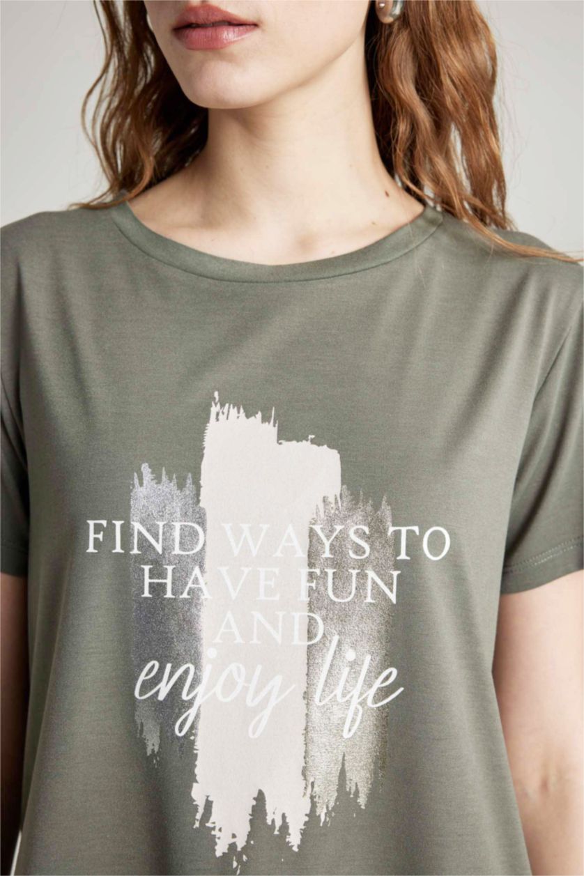 نساء كاكي فاتح تي شيرت نص كم مطبوع قصة مريحة بياقة مستديرة