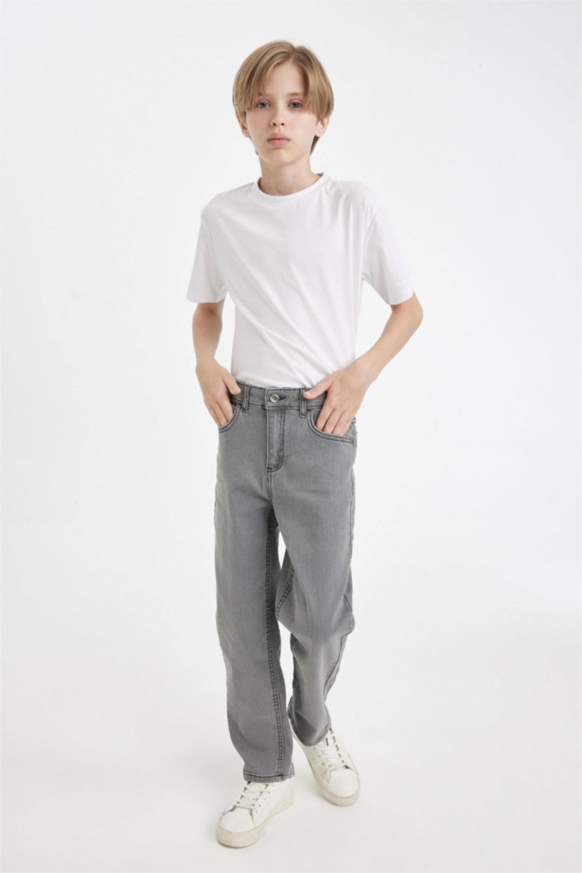 أولادي رمادي فاتح بنطلون جينز اولادي قصة مستقيمة ورجل عادي