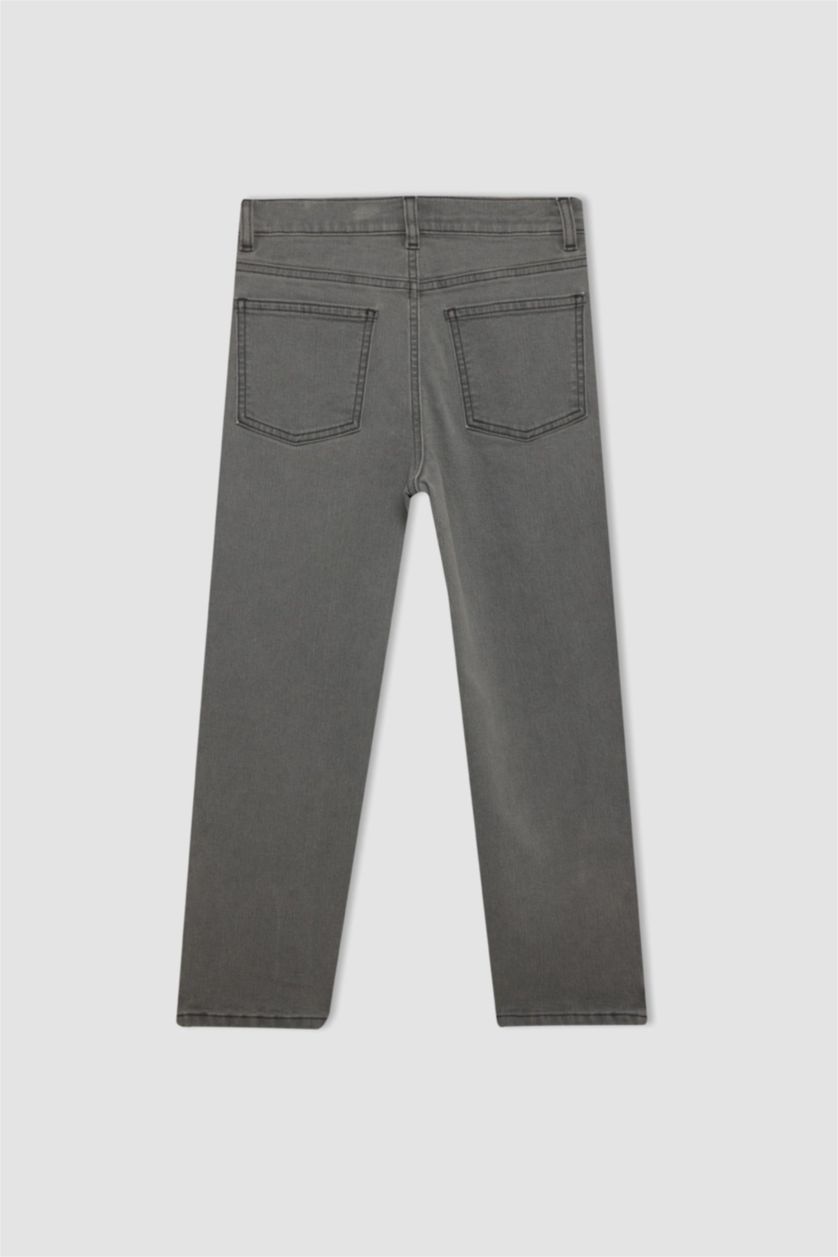 أولادي رمادي فاتح بنطلون جينز اولادي قصة مستقيمة ورجل عادي